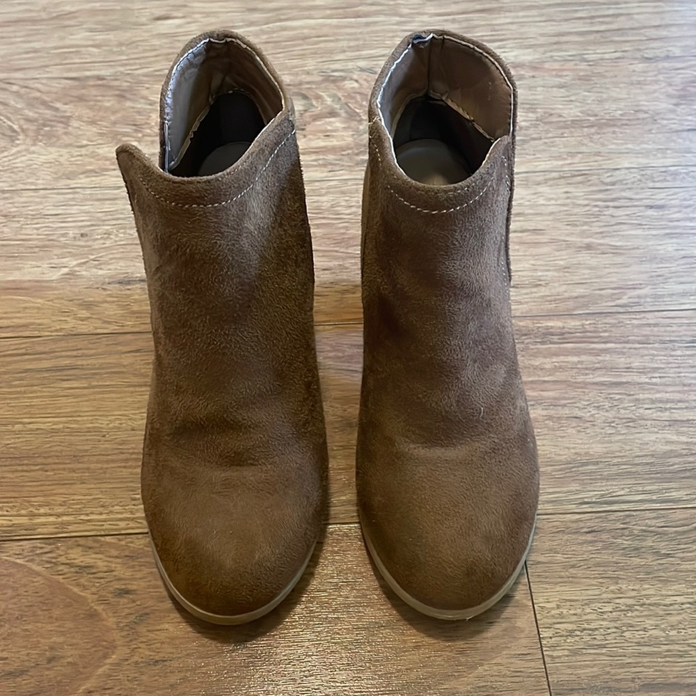 Rue 21 small brown suede ankle booties